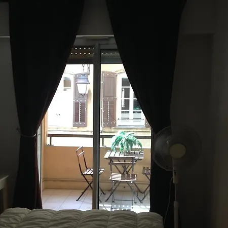 Lovely One Bedroom With Balcony & Wifi Just Minutes Walk From Palais And Beaches 109 Apartment *