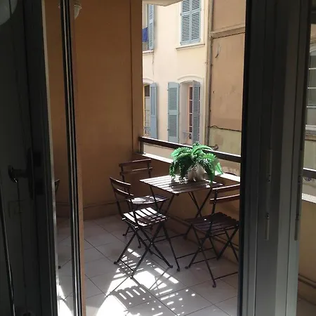 Lovely One Bedroom With Balcony & Wifi Just Minutes Walk From Palais And Beaches 109