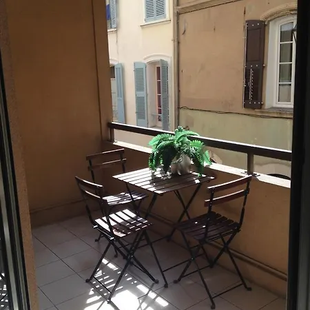 Lovely One Bedroom With Balcony & Wifi Just Minutes Walk From Palais And Beaches 109 Apartment *