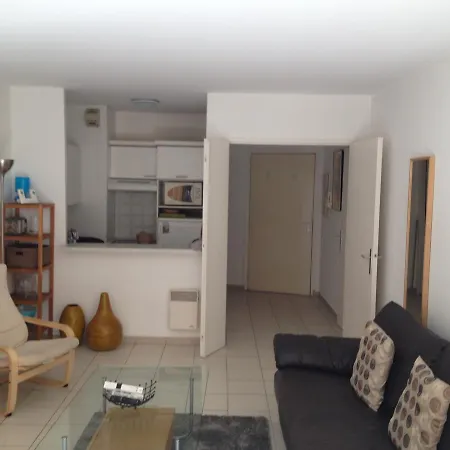 Lovely One Bedroom With Balcony & Wifi Just Minutes Walk From Palais And Beaches 109 Apartment